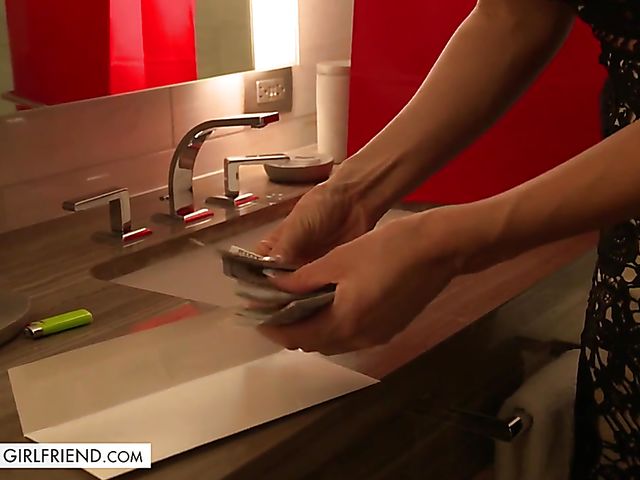 MILF escort Riley Steele is his girlfriend for tonight