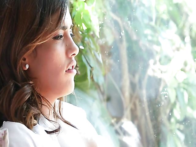 Penelope Cum - Lingerie solo fingering in the morning next to her roommate