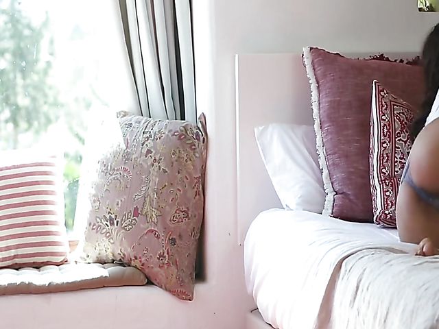 Penelope Cum - Lingerie solo fingering in the morning next to her roommate