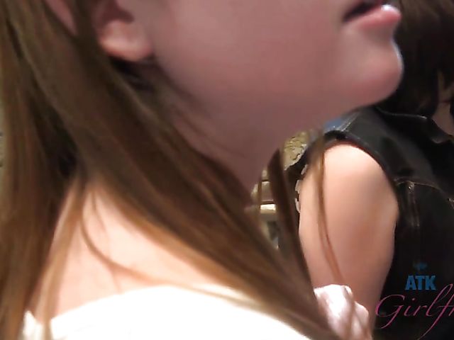 Hairy lesbian girlfriends Simone Delilah and Lara Brookes in Vegas