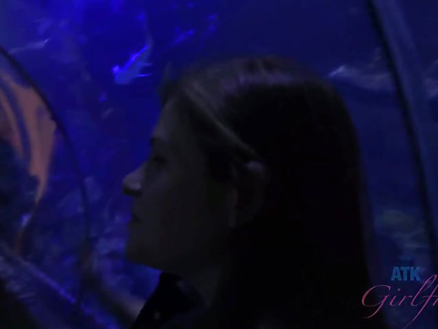 Hairy lesbian girlfriends Simone Delilah and Lara Brookes in Vegas