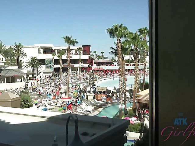 Hairy lesbian girlfriends Simone Delilah and Lara Brookes in Vegas