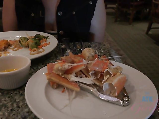 Hairy lesbian girlfriends Simone Delilah and Lara Brookes in Vegas