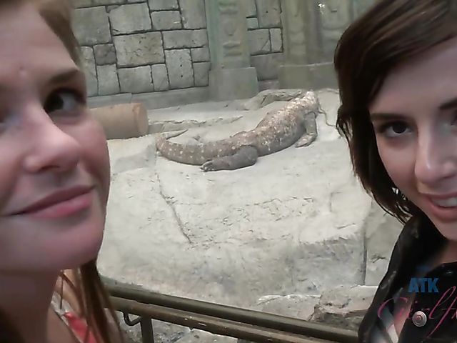 Hairy lesbian girlfriends Simone Delilah and Lara Brookes in Vegas