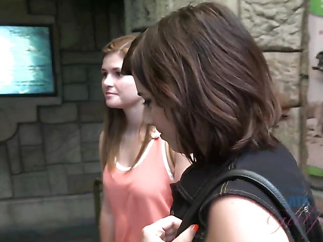 Hairy lesbian girlfriends Simone Delilah and Lara Brookes in Vegas