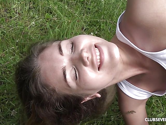 Naked flexible teen gymnast Mary Rock fingers herself in nature