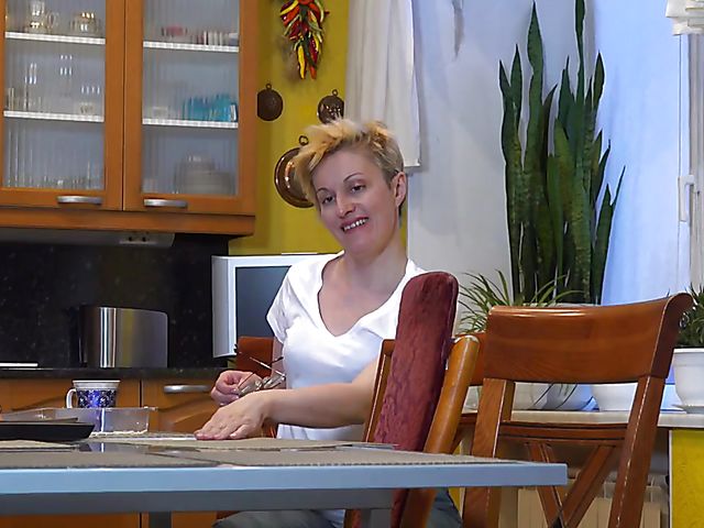 Blue jeans mature masturbating after lunch featuring Barbara