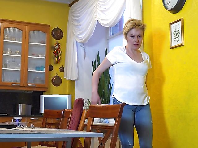 Blue jeans mature masturbating after lunch featuring Barbara
