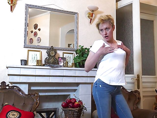 Blue jeans mature masturbating after lunch featuring Barbara