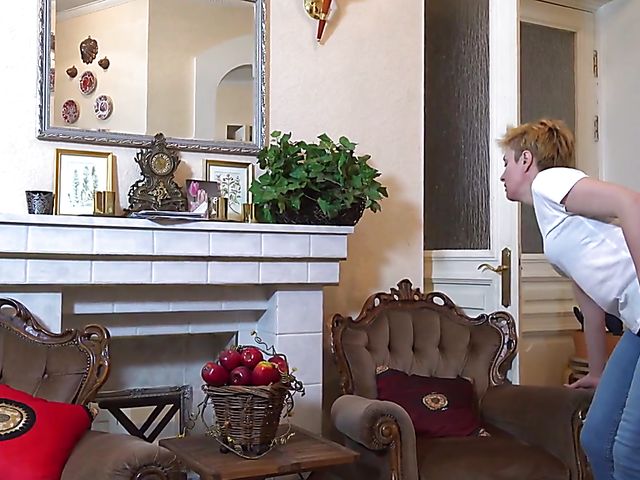 Blue jeans mature masturbating after lunch featuring Barbara