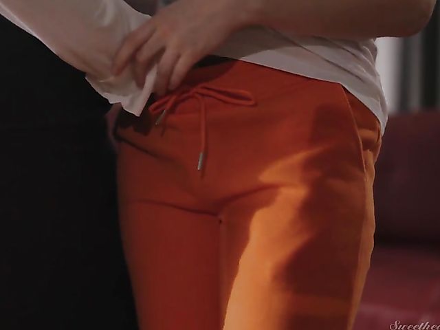 Lesbian MILF Reagan Foxx has a crush on Cadence Lux