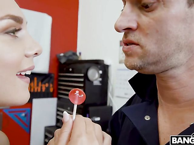 Big tits FFM action in the car shop with Gabbie Carter and curvy stepmom Kailani Kai