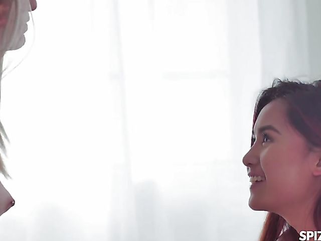 Threesome lesbians Alix Lynx, Elle Venova and Lexi Lore in love