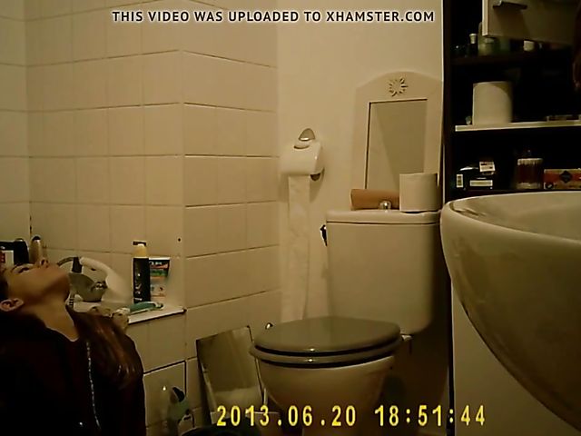 Skinny amateur masturbating in the bathroom