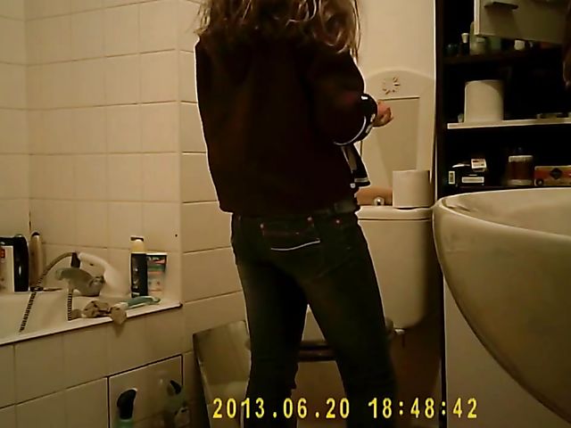 Skinny amateur masturbating in the bathroom