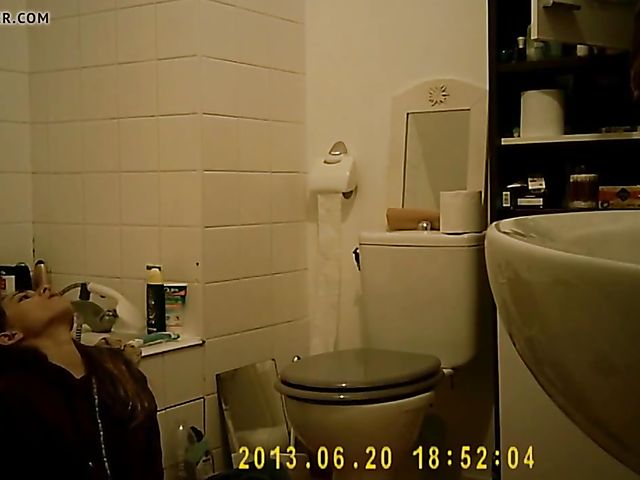 Skinny amateur masturbating in the bathroom