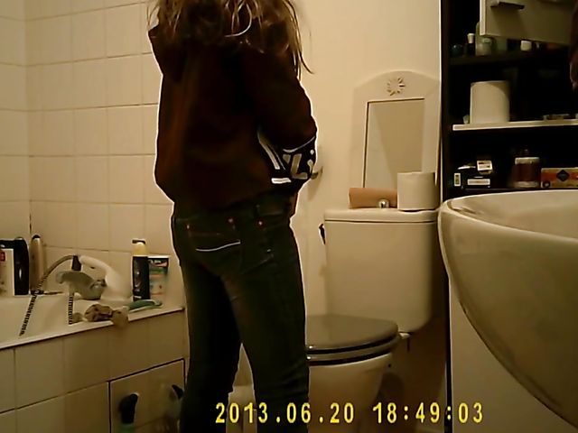 Skinny amateur masturbating in the bathroom
