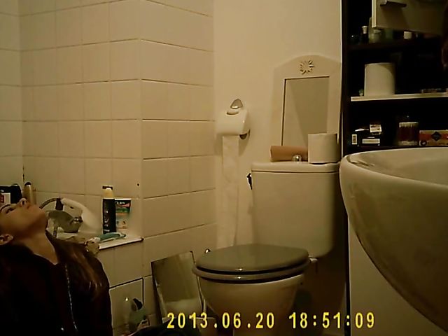 Skinny amateur masturbating in the bathroom