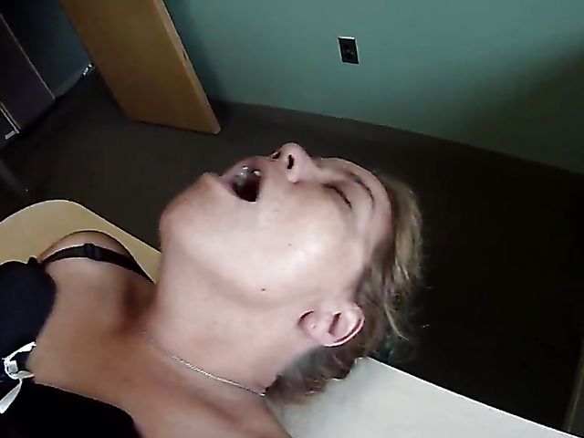 Plump mature amateur gets nailed on the table