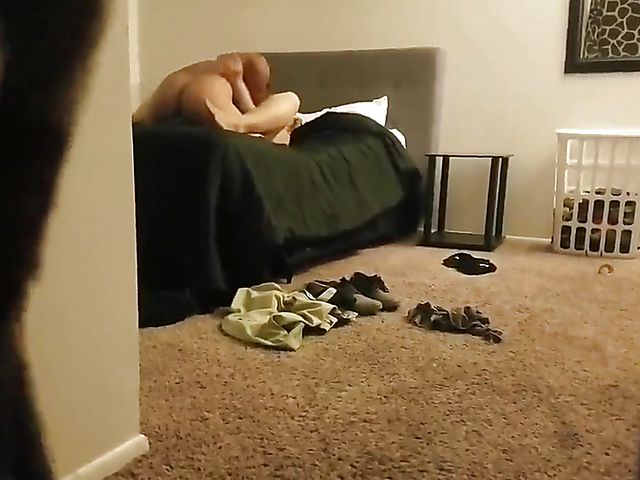 Amateur cuckold 3some and creampie eating