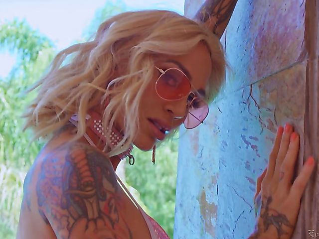 Tattooed MILF with big hooters Sarah Jessie anal pounded