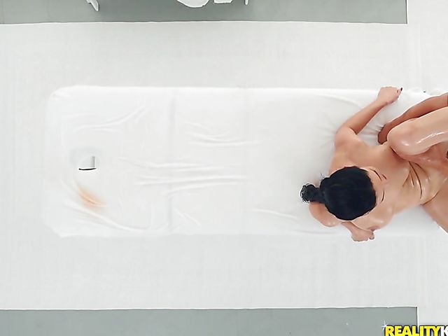 The best oiled pussy massage for chesty brunette Kira Queen