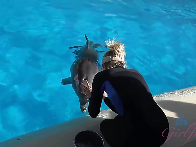 Nude wet brunette Gianna Nicole shaving pussy in the bathtub