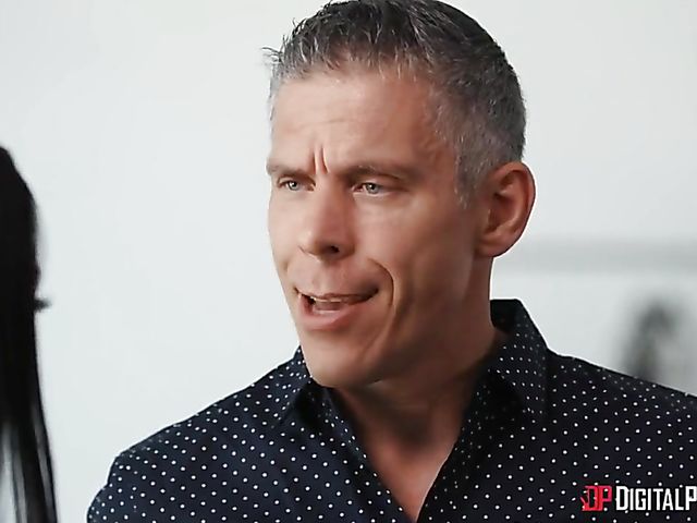 Standing sex in the corridor with babyfaced latina Alina Lopez