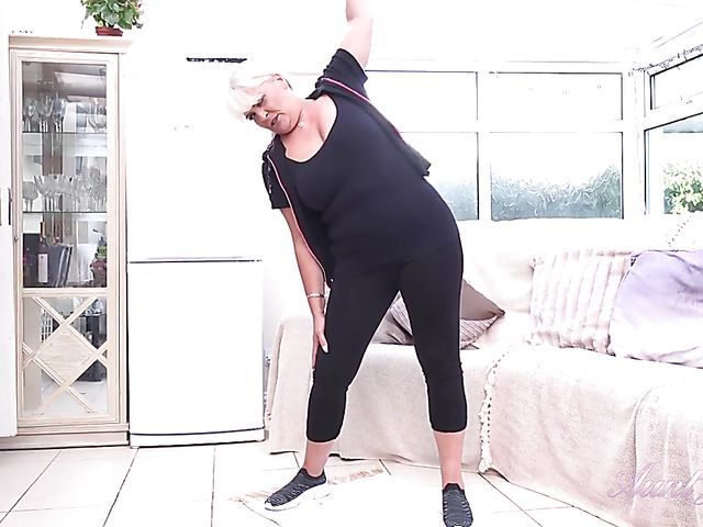 Nude workout at home with chubby mom Christina