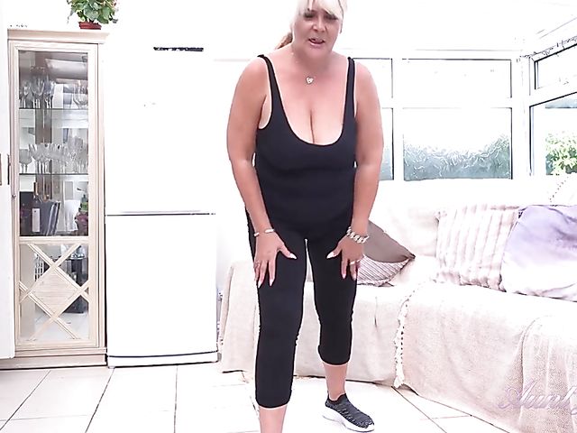 Nude workout at home with chubby mom Christina