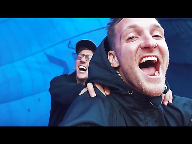 Behind the scenes of busty short hair blonde Skye Blue