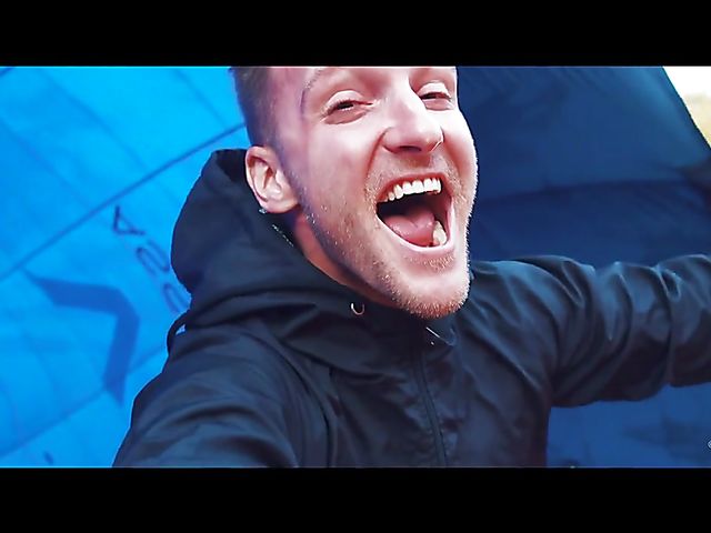 Behind the scenes of busty short hair blonde Skye Blue