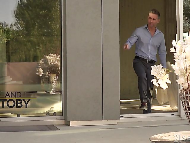 Cum on pussy for bikini brunette Kira Queen after car wash