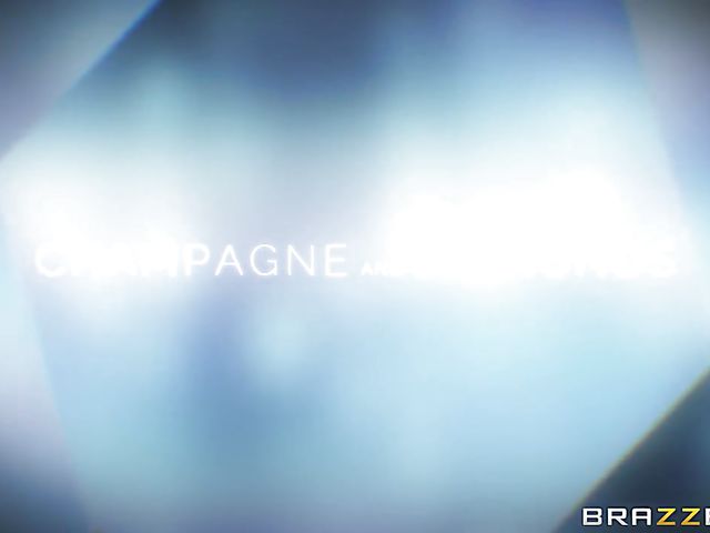 Bathtub fuck with latina busty hottie Gabriela Lopez