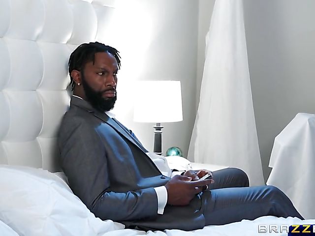 Bathtub fuck with latina busty hottie Gabriela Lopez