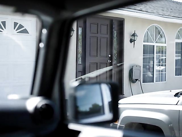 Big tits lesbian mom Brandi Love loves Valentina Nappi's delicious pussy