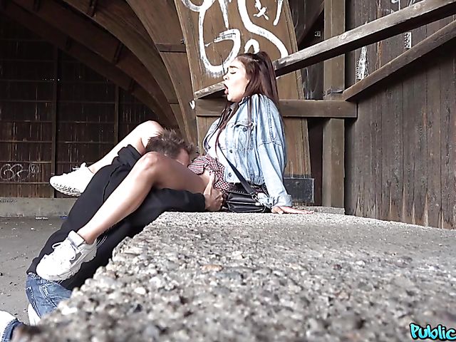 Ariana Grande look-alike Ginebra Bellucci is ready to fuck for cash