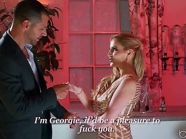 MILF blonde with sky blue eyes Georgie Lyall is at his service