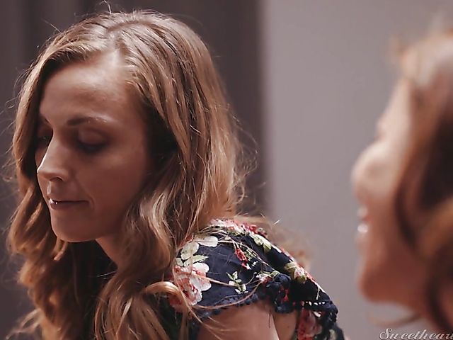 MILF Alexis Fawx and Karla Kush lesbian kitchen love