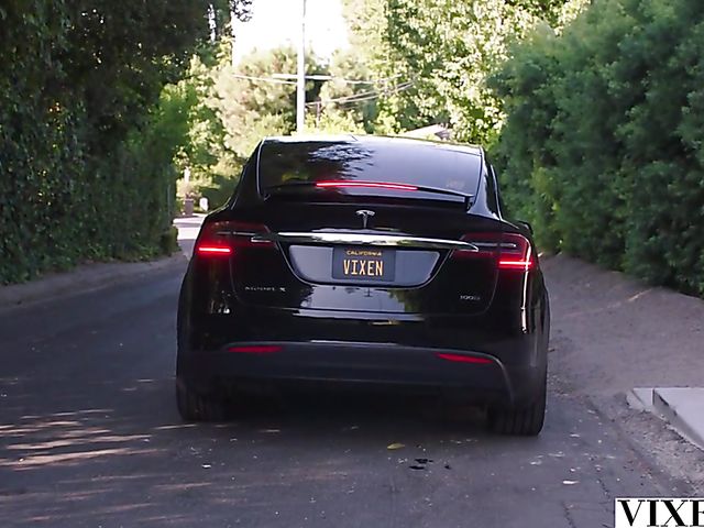 Johnny Sins threesome with easy-going teens Evelyn Claire and Elsa Jean