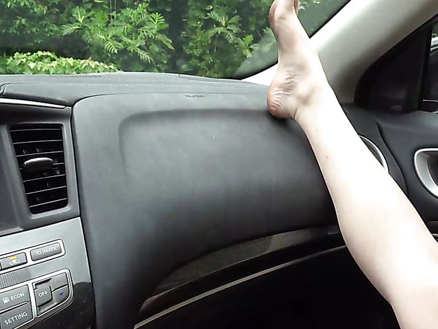 Teen car fingering and flashing in nature with cute GF Melody Marks