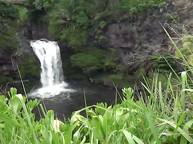 Teen car fingering and flashing in nature with cute GF Melody Marks