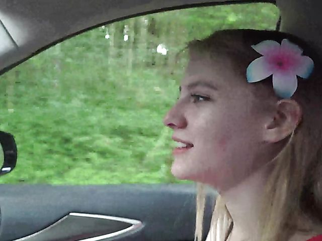 Teen car fingering and flashing in nature with cute GF Melody Marks