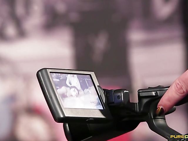 CFNM blowjob with Belle Ohara, Kelly Cummins and Sapphire Rose sucking a tied guy