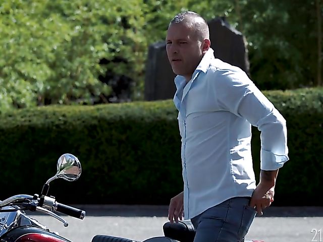 Barefoot fuck with adorable brunette Nata Ocean