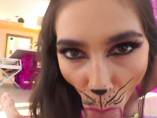 Young sex kitten Gianna Gem wants to play and fuck