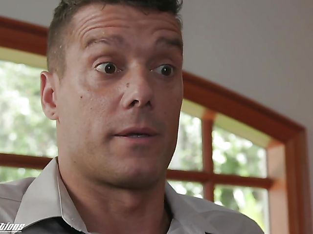 Chloe Temple - Teen seduces her stepdaddy in the kitchen