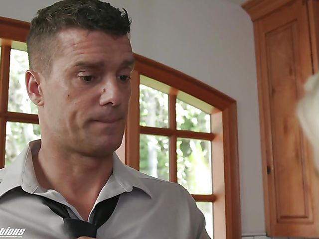 Chloe Temple - Teen seduces her stepdaddy in the kitchen