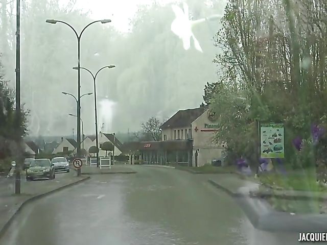 Teen French girl Anna sucks in the car and fucks outside