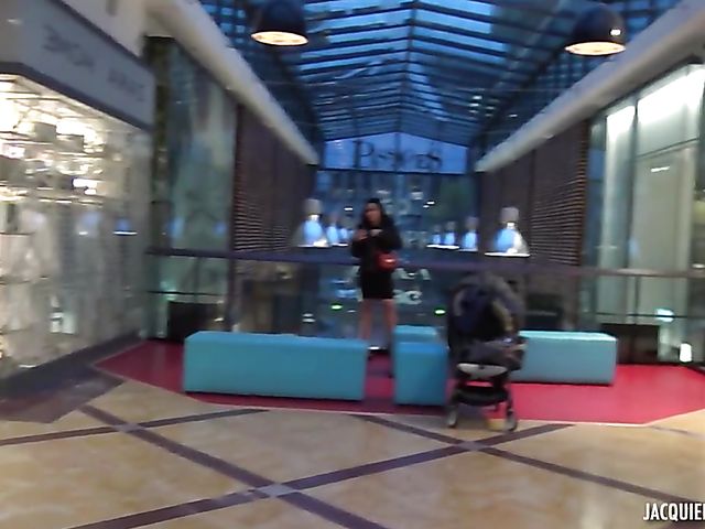 Pick up anal in France with raven-haired foreigner Emma